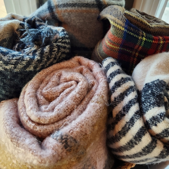 WRAP SCARF OVERSIZED super soft scarf/wrap, black with tan 78" × 24" - Picture 3 of 4